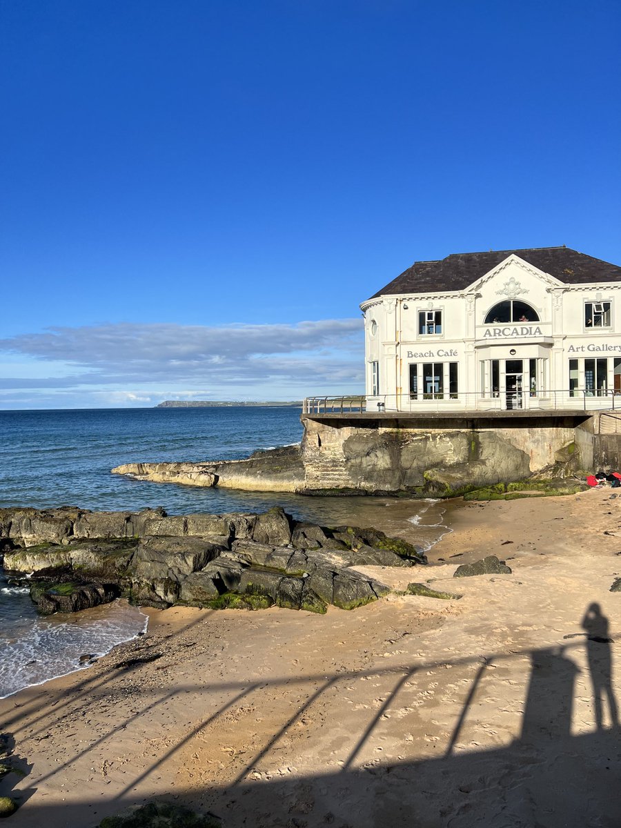 purplegillian's tweet photo. Portrush looking beautiful this evening #portrush #causewaycoast #northernireland https://t.co/m6hNi1fBe0