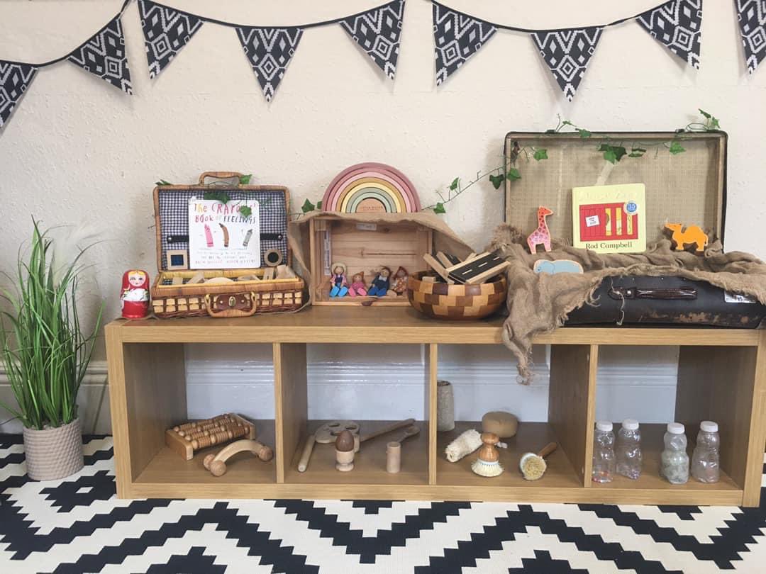 futureeinstein3's tweet photo. ❤️ Shelfie ❤️
Creating lots of awe and wonder for our curious babies 👶🏼
.
.
.
#shelfie #aweandwonder #baby #babydevelopment #eyfs #earlyyears #leedsnursery #wakefieldnursery #childcareadventures #nursery https://t.co/KuM2HbsAi1