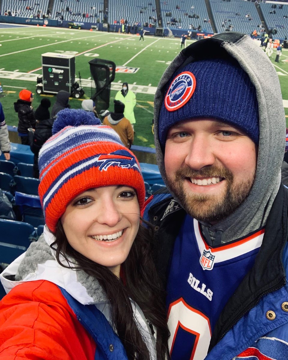 UFJaxEM's tweet image. Continuing #InternIntros with Dr. Amanda Getz. She is a Florida native joining us from Florida State University! Amanda loves sweets of any kind, Darius Rucker, and the Buffalo Bills. She also has a German Shepard named Harley! Welcome to the #ShandsFam Amanda! #JaxEM