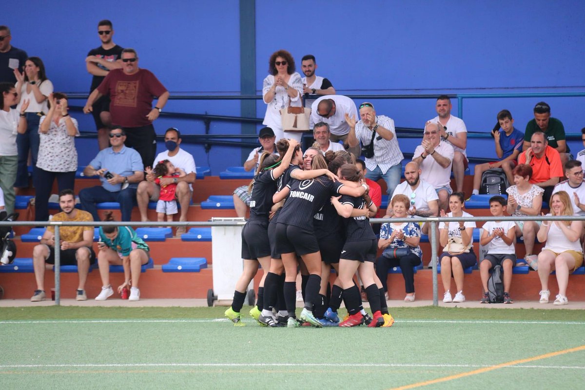 No quería pasar el día de hoy sin felicitar al femenino del <a href="/CDEELCARMEN/">EL CARMEN</a>  y al del <a href="/DaimielFemenino/">C. D. Daimiel Fútbol Femenino</a> en el #diafutbolfemenino. 
Seguid trabajando para seguir creciendo. 
<a href="/futboldedaimiel/">Fútbol de Daimiel</a> 
<a href="/DaimielNoticias/">Daimiel Noticias</a> 
<a href="/DeportesCMM/">Deportes CMM</a> 
💪🏼💪🏼💪🏼💪🏼💪🏼💪🏼💪🏼💪🏼💪🏼💪🏼💪🏼💪🏼💪🏼💪🏼💪🏼