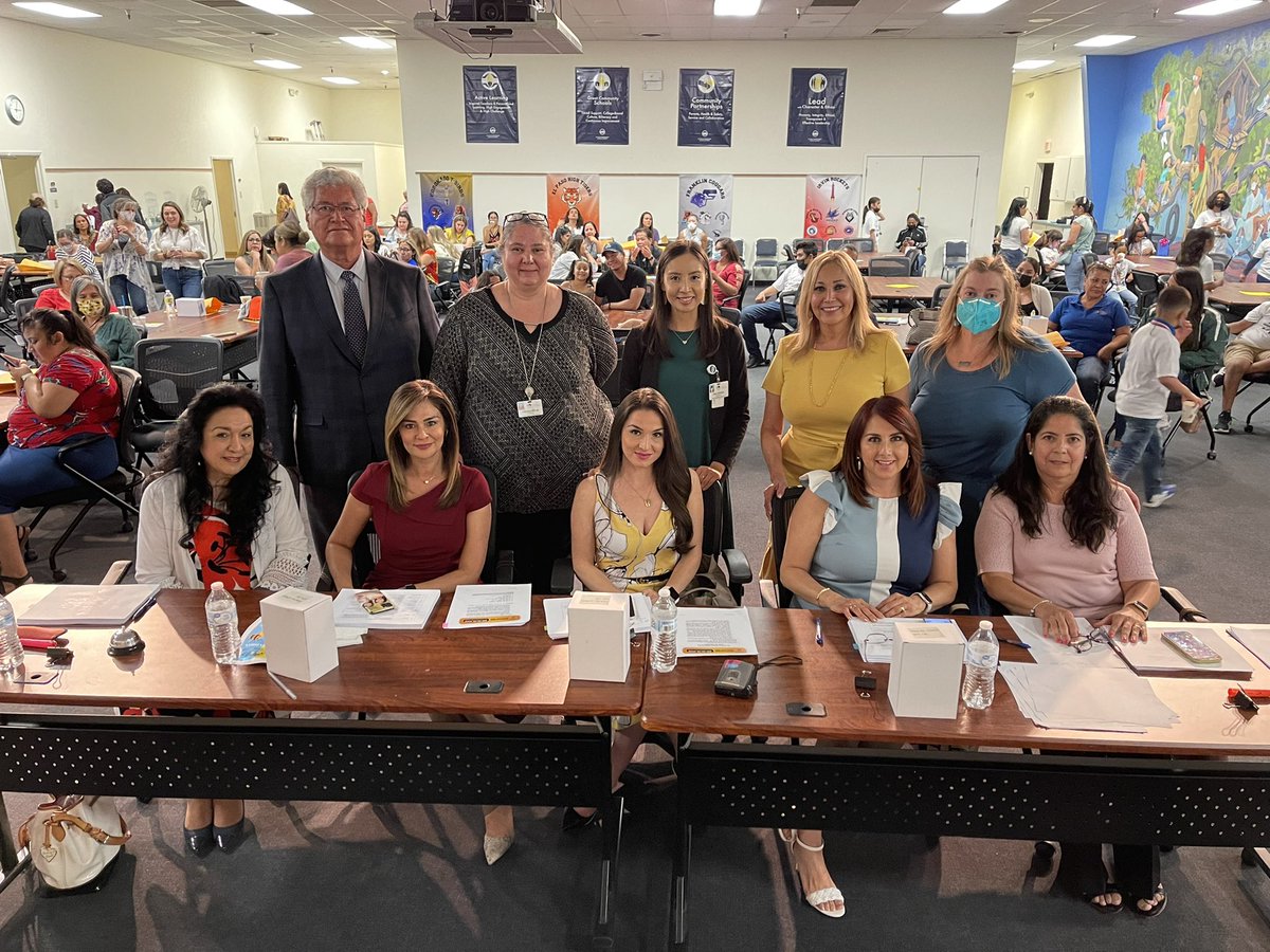 Queremos agradecer a nuestras juezas, nuestro pronunciador, la Maestra de Ceremonias, y el equipo de la División de Connecting Languages por su gran esfuerzo hoy.  ¡Mil gracias!