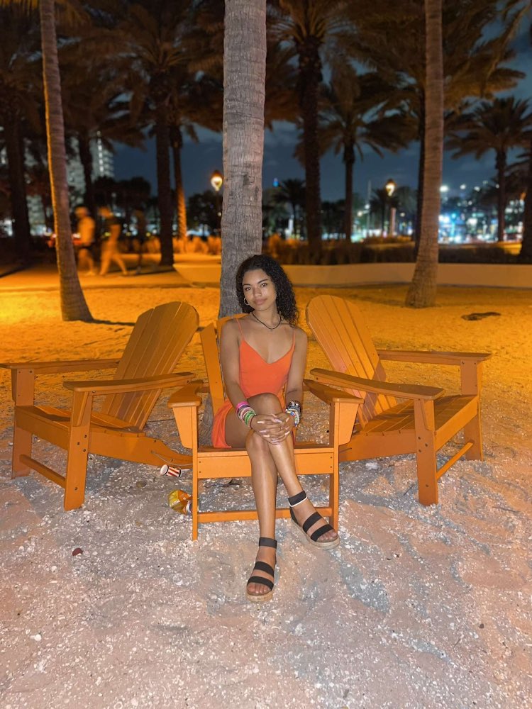 CVChoirCouncil's tweet photo. Hanna Martinez is a soprano in Treble choir is going to Macomb and then Wayne state for Criminal Justice!
She wants to be a lawyer in the future!
Her advice to the underclassmen is: “High school flies by and do what you please, but live with no regrets”
GOOOOO Hanna!! https://t.co/76OICB9k33