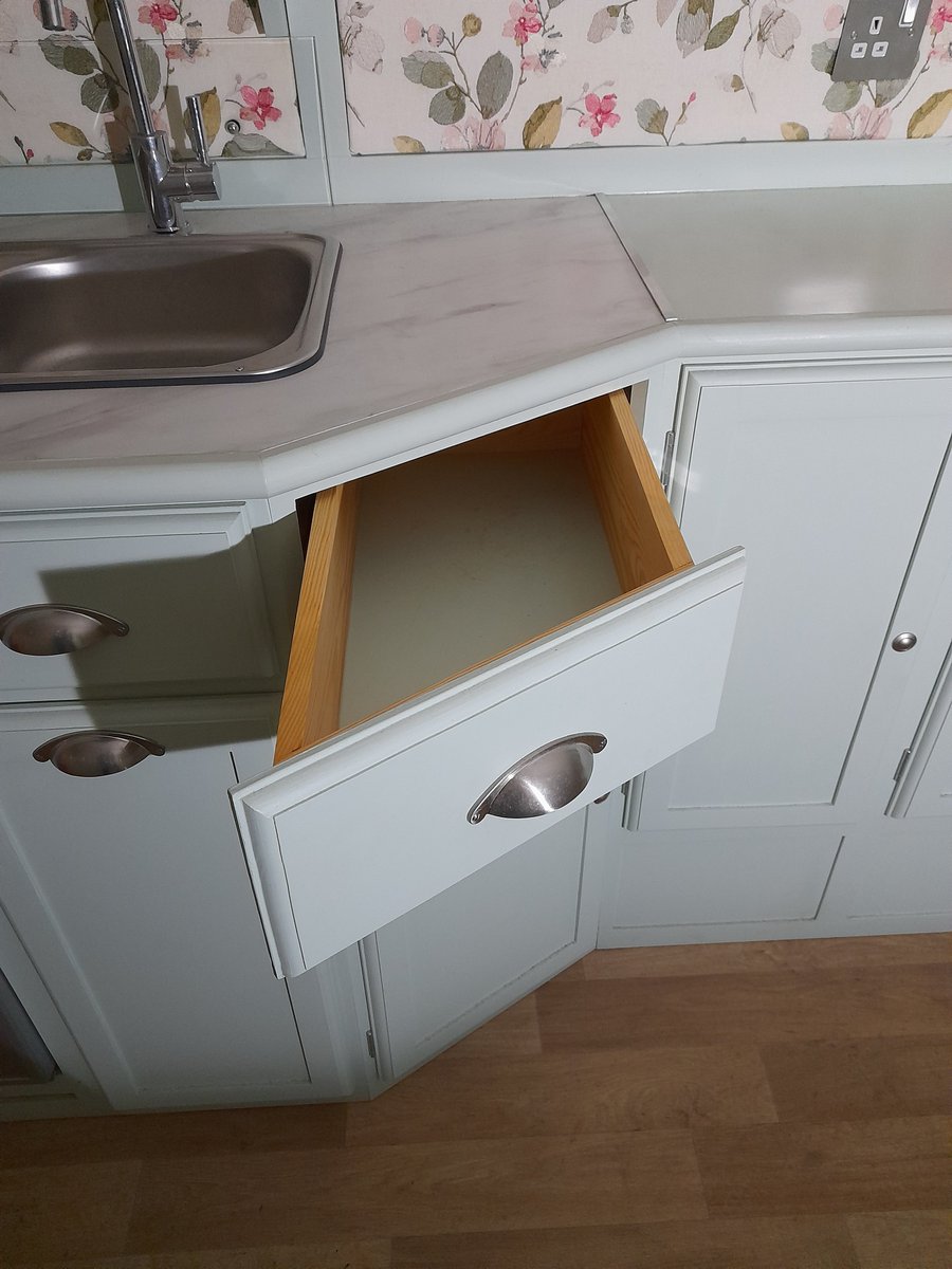 Its all in the detail. An angled drawer to make as much use of the kitchen area.

#heritagecaravans #caravans #touringcaravans #UKmfg