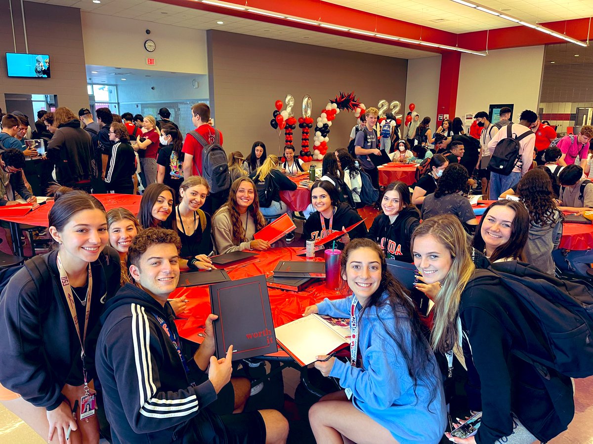 VeraPerkovic_'s tweet photo. Thank you @RoundUpCCHS staff and Mr. Nadler for this beautiful book of memories! It is absolutely #WorthIt What a year this has been 🤗🤩🤠 So proud of your work: you’ve captured amazing moments! #YearbookSigningDay https://t.co/KLiAbgRhik