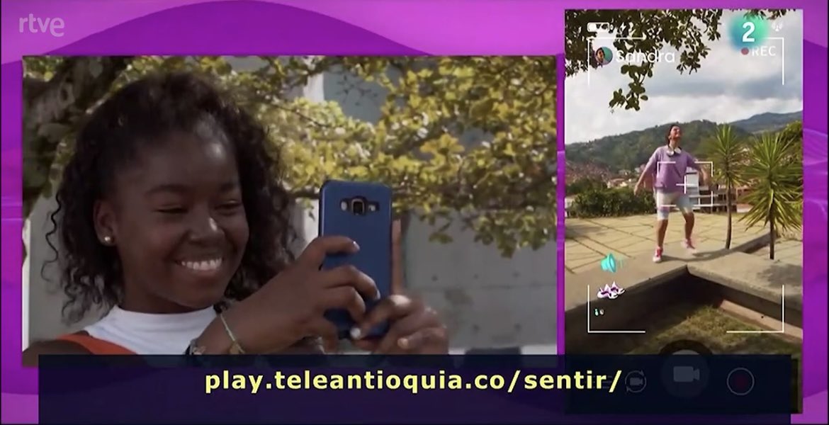 Teleantioquia's tweet photo. ¡Gracias, amigos de @rtve de España 🇪🇸! Por emocionarse con nuestra serie #Sentir 🙌🏽 y reconocer nuestro compromiso con la creación de contenidos de inclusión. ¡La televisión 📺 pública es para todos y todas! #INPUT2022 | Conoce la nota completa ▶️ https://t.co/hwOO4rMqvr https://t.co/20ux0fdhga
