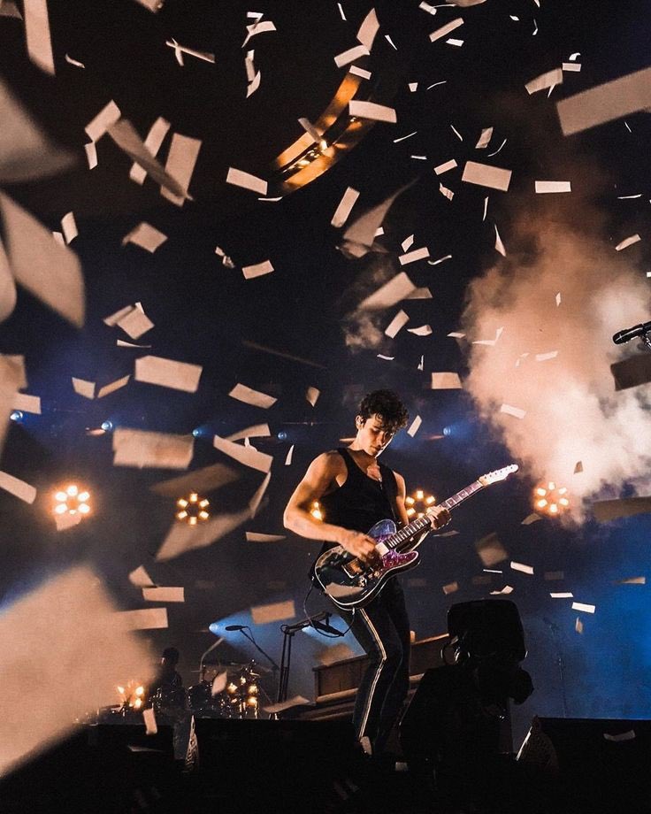 ferrtellezz's tweet photo. me rehusó a morir sin saber cómo se siente estar en un concierto de shawn mendes 🫀🤍 https://t.co/nrx2vmLYYt
