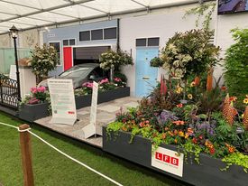 whetmanpinks's tweet photo. The team at Whetman Plants International are showcasing our new Dianthus Electric Dreams® at RHS Chelsea, as part of the London Fire Brigade Stand.

#WhetmanInternational #RHSChelsea #DianthusElectricDreams #Dianthus #Whetmanpinks #Shortlisted
#Londonfirebrigade https://t.co/16JK4iEi2w