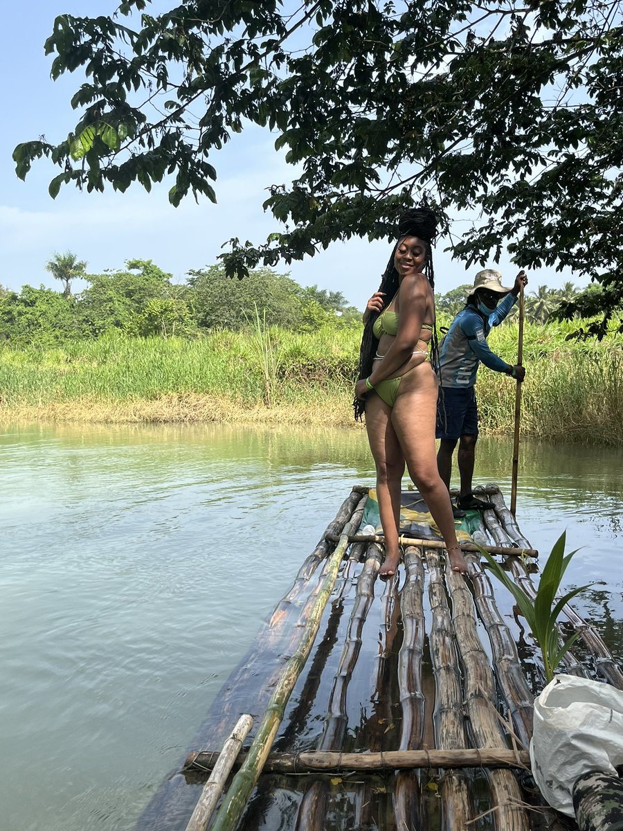 _Kjac's tweet photo. Ain’t too many cons when you playin’ with the pros.
#Jamaica #MarthaBraeRiver #MontegoBay #BambooRaft https://t.co/YMN74X9TU0