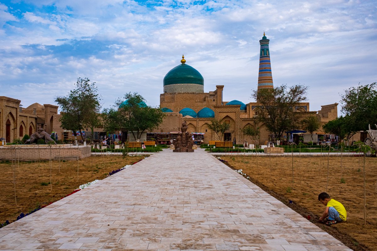 It has been a while since the last time I spent an evening editing my pictures. This picture was taken in Khiva, the first site in Uzbekistan to be inscribed in the World Heritage List.