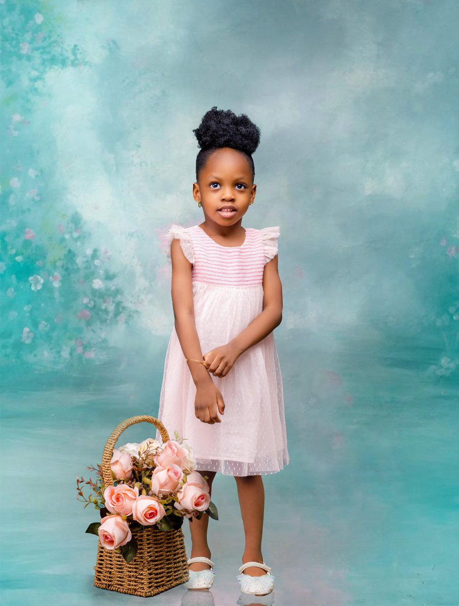 elreethym's tweet image. Before and After 
Photo manipulation by me pls help repost 🙏❤️