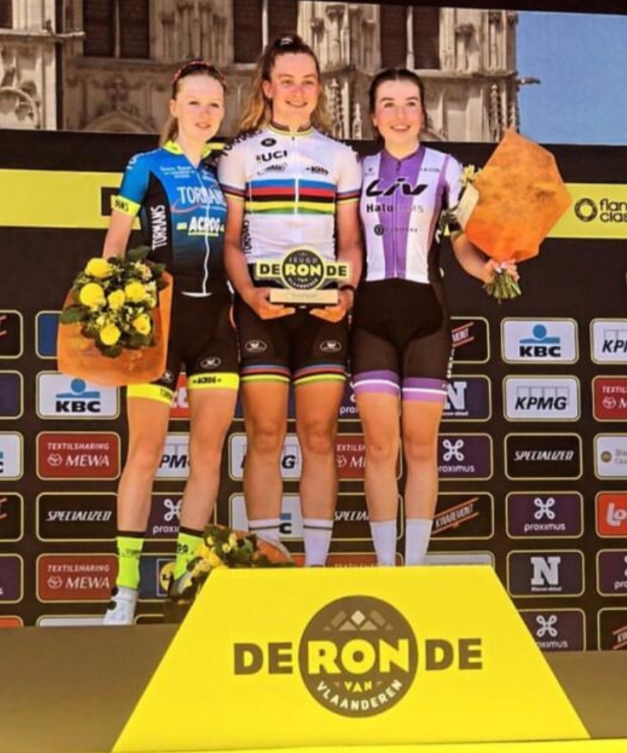 Fantastic to see Niamh Murphy <a href="/LivHalo/">Liv Cycling Club - Halo Films</a> on the Junior Women's Tour Of Flanders podium alongside winner <a href="/Backstedt_Zoe/">Zoe Backstedt</a> the current U19 World Champion.
