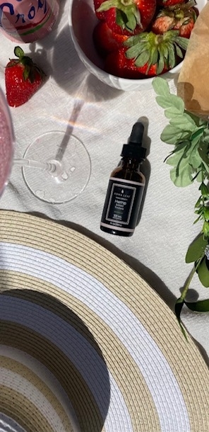 RomaLeaf's tweet photo. With summer approaching around the corner, be sure to grab the necessities to keep you calm, cool, and collected. ☀️
#everyoneisperfect #selflove #beautyintheshadows #labcertified #mentalhealthawareness #cbdforwellness https://t.co/cjOK2y5Jcd
