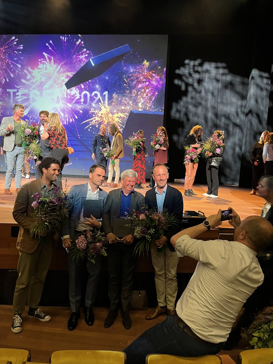 Van harte gefeliciteerd <a href="/detegel/">De Tegel</a> winnaars &amp; collega’s <a href="/RoelSchrein/">Roel Schreinemachers</a> <a href="/erikmouthaanRTL/">Erik Mouthaan</a> <a href="/RubenLeterre/">Ruben Leter</a> en <a href="/stephankoole/">Stephan Koole</a>