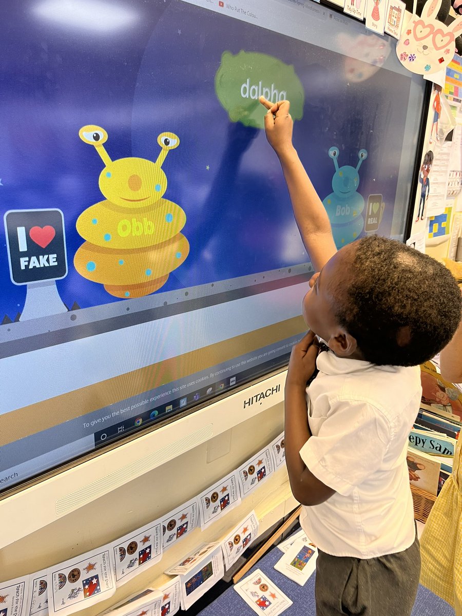 AllSaintsTraff's tweet photo. Year 1 are working hard to read real &amp; alien words #phonics #specialfriends #fredtalk #readthewords  #phonicsplay 📖👀😍🌟 https://t.co/2S7AljHKdz