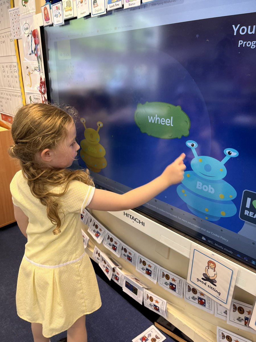 AllSaintsTraff's tweet photo. Year 1 are working hard to read real &amp; alien words #phonics #specialfriends #fredtalk #readthewords  #phonicsplay 📖👀😍🌟 https://t.co/2S7AljHKdz
