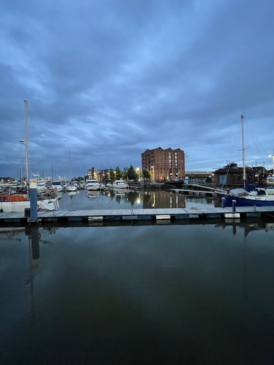 JAMESBUTTLE's tweet image. Pleasant evening on Hull marina.