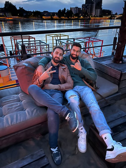 E nell'attesa che che il mondo si riprenda....buona sera a tutti https://t.co/M2Hh6WhcKk<a href="/tag/newprofilepic"class="tags"><span>#newprofilepic</span></a>