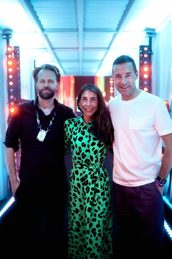 SophiaRoediger's tweet photo. This recap is different. Yes we met gorgeous people at #EIC #ITTRANS #OMR  
but more important we learned how they see the @BloXmove vision, products, #DLT 

When @kai_kaipflaume pitches #bloXmove @iamwill @aplusk underline the relevance of #blockchain #web3 than we do it right. https://t.co/7TztFoEBeC