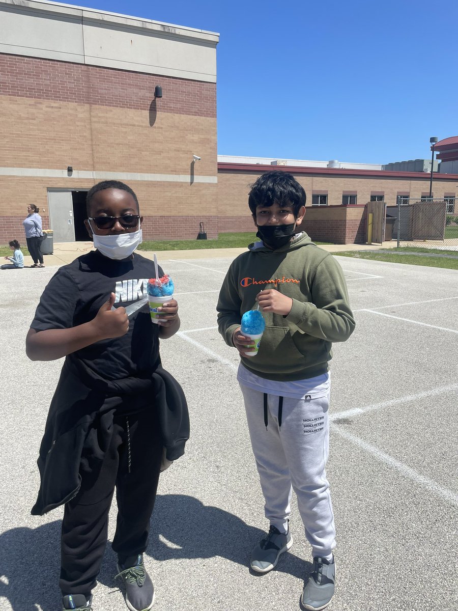GundersonPE's tweet photo. Thank you Century PFE for the Snow Cone treat today! @CenturyWildcats https://t.co/ePS9v1kmFV