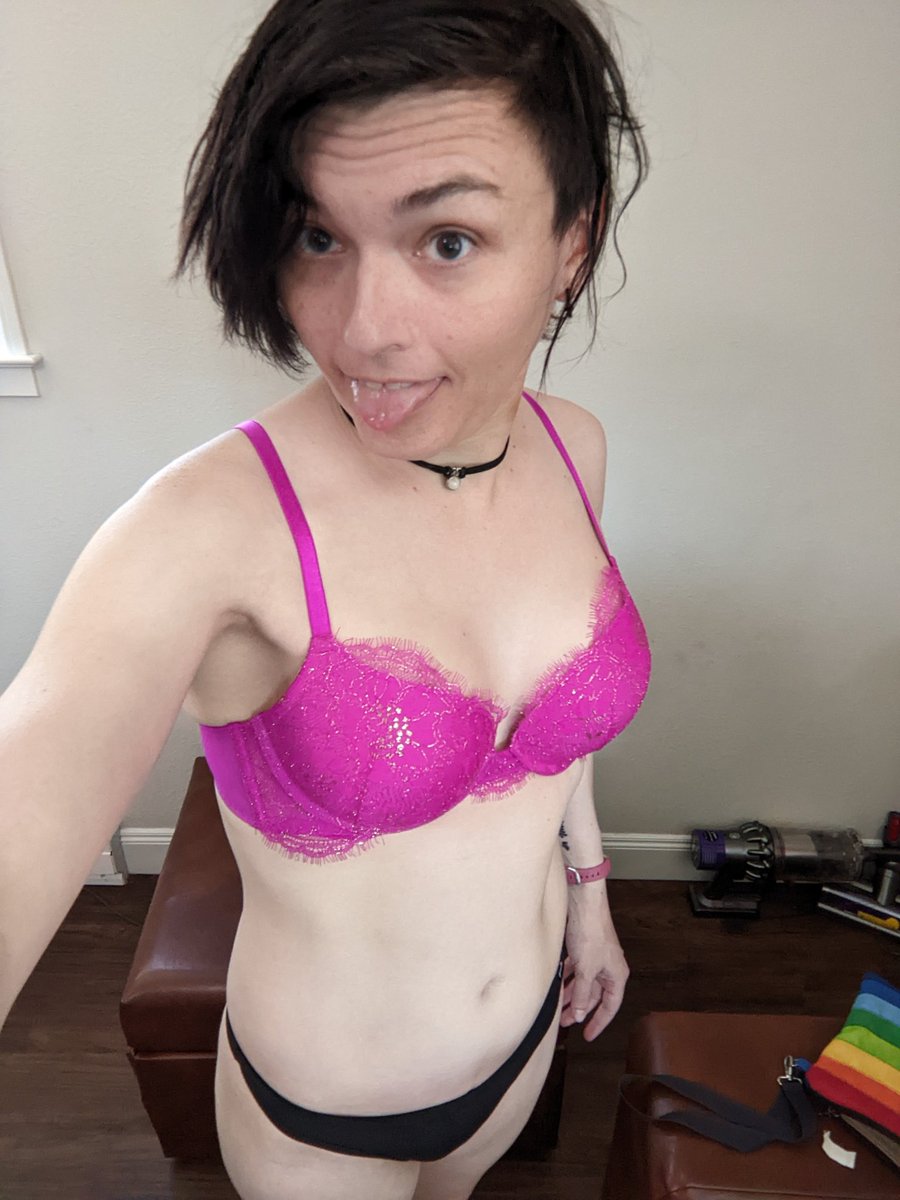 samwichrobot's tweet image. Oh hi there!