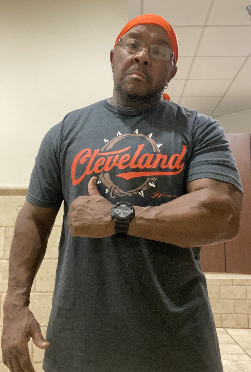 EllisNOrlando1's tweet photo. Back at The gym working off my vacation To The Land. Reppin my @Browns @GVartwork @Joebees @pdontplay and My Dawgs πwide ! #BitchImFromTheLand #WolfPack216 #Cle4Life #ClevelandTillTheCasketDrops #LetsHunt https://t.co/86znsjzdId