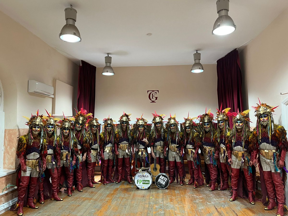 Y que tiemblen los ladrillos de esta casa / que el carnaval resucita / que hoy renace mi comparsa !! #LosRenacidos