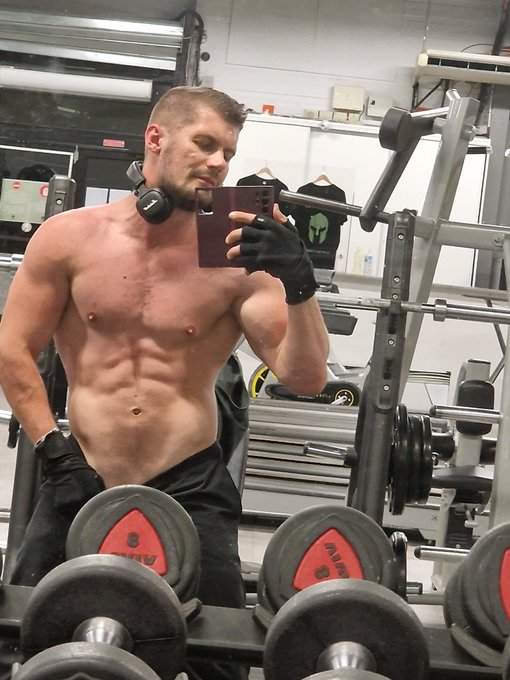 I didn t want to come here 😅  https://t.co/49xFcm29TS https://t.co/JnY6rwgPQi