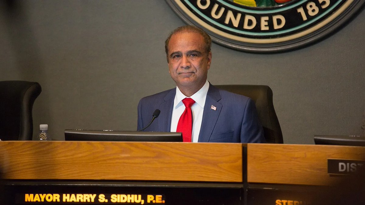 VoiceofOC's tweet photo. BREAKING: Anaheim Mayor Harry Sidhu Resigns After FBI Reveals Anaheim Corruption Probe https://t.co/9m0GLfsYEG https://t.co/4PhWvMjSol