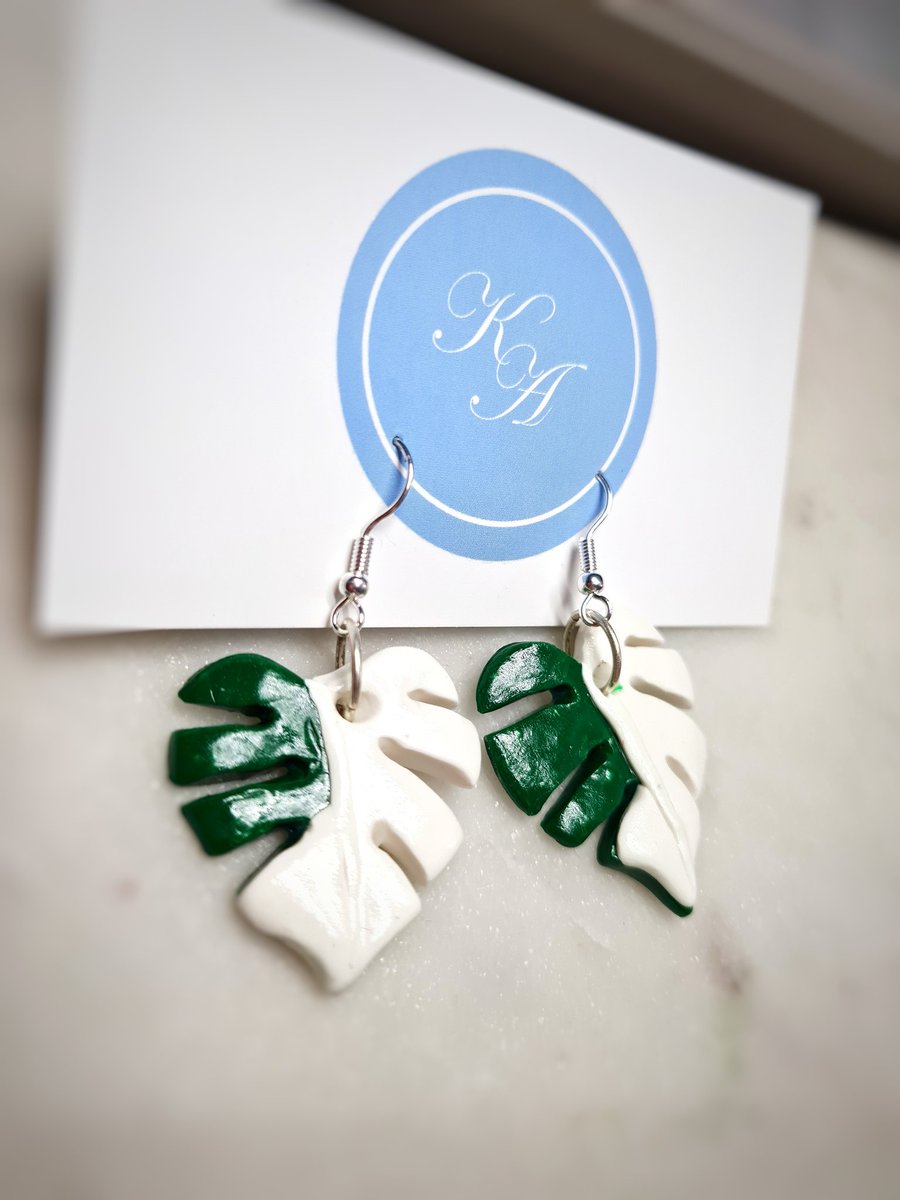 To say I'm in love would be the understatement of the century! These gorgeous Vergiated Monstera Leaves are available now 🥰

#polymerclayearrings #polymerclay #homedecor #housedecor #indoorplants #plants #monstera #handmadebrisbane #wholesaleorderswelcome  #verigatedmonstera