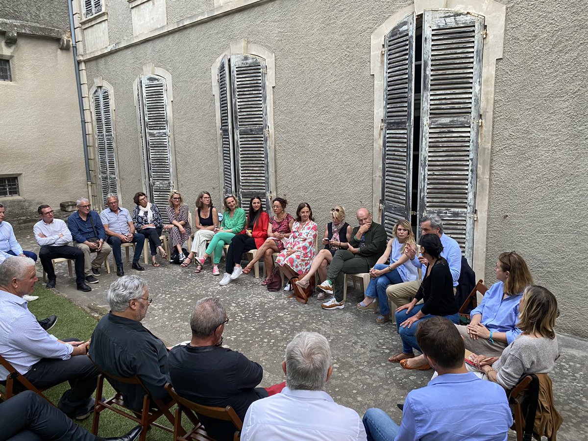 HorizonsArles's tweet photo. #HorizonsArles autour de Mariana Caillaud pour échanger avec la candidate et Patrick de Carolis sur les grands enjeux du territoire à porter aux législatives des 12 et 19 juin!
#Horizons #HorizonsArles 

#MarianaCaillaud2022 https://t.co/19rXrWq8RQ