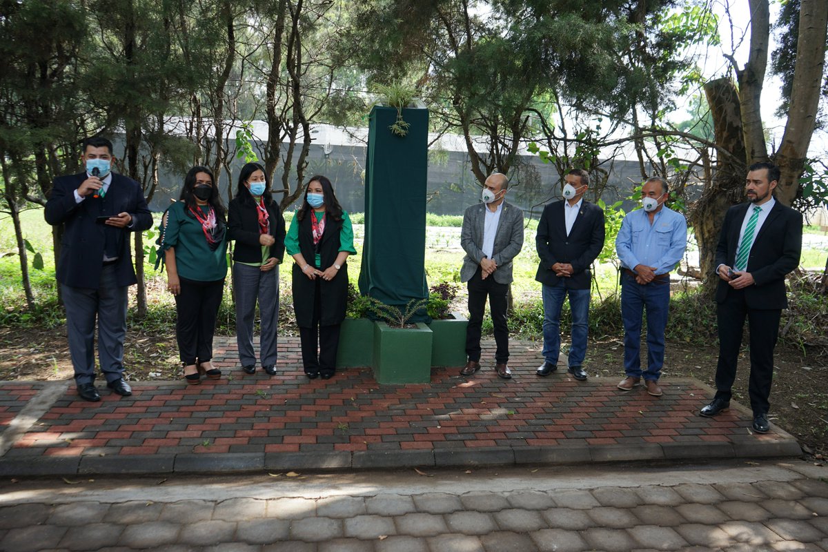 enca_gt's tweet photo. Las autoridades de la Escuela Nacional Central de Agricultura -ENCA- celebró junto a la promoción 1992-1995, su 25 aniversario de egresados.
#ENCA #25Años #Promo92-95 https://t.co/YKMSLkRGRB