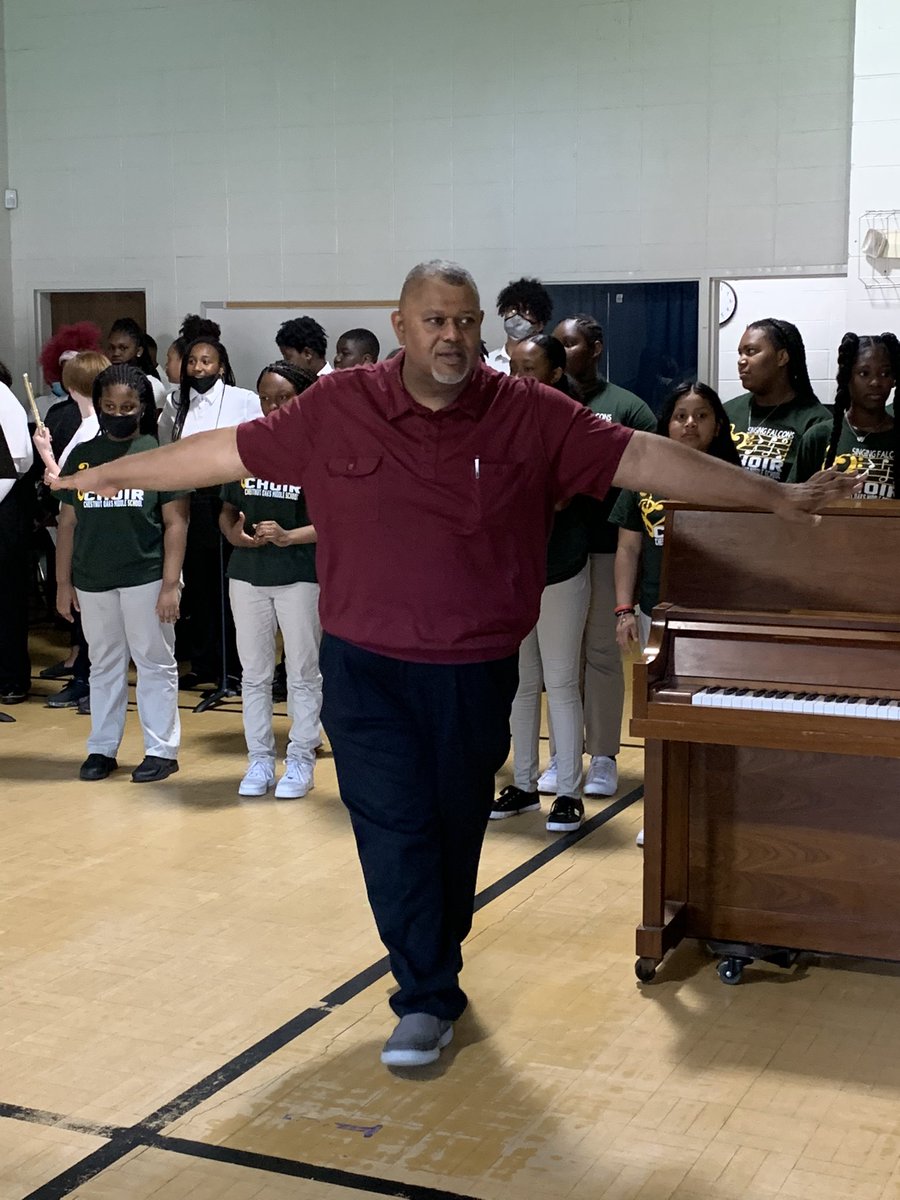 LemiraSchool's tweet photo. The Chestnut Oaks Middle School family put on a mini performance and information session to assist our 5th graders with their middle school transition! @Stephanie1Gregg @EllJayDee_AP @SumterSCSchools @ChestnutOaks_MS @COMS_Principal @DrPenK @BrendaHafner https://t.co/WEPismuYK9