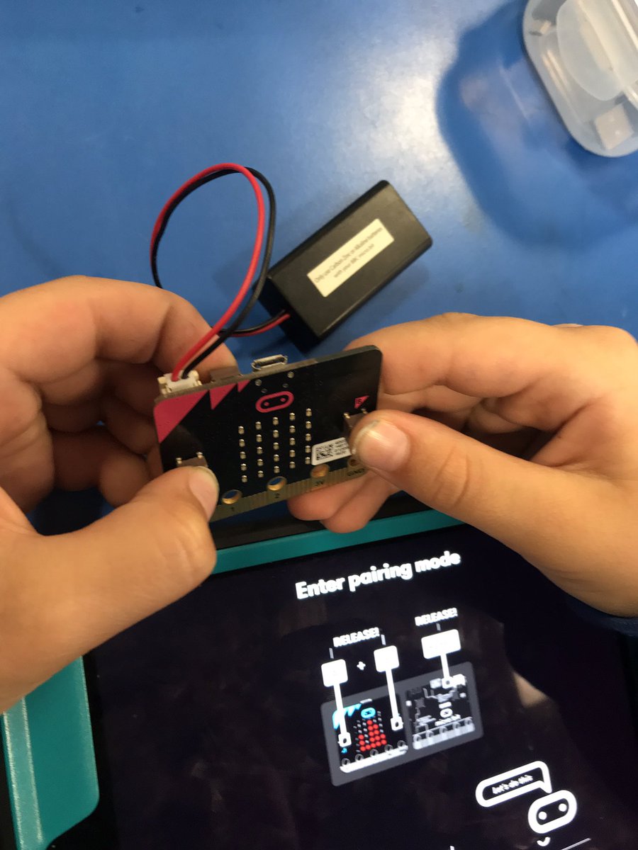 sassageek's tweet photo. In P4/5 @AberlourPS we paired our #microbits using the iPad #microbit app and it worked really well. We then unplugged our #microbit to show our friends what we had made.
@CASScotland #CompatSch @DigiLearnMoray @CompAtSch @NAllianceScot https://t.co/bjwVAnVAMb