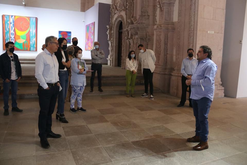 IZCultura's tweet photo. Martín Coronel Ordiales, hijo del pintor zacatecano Pedro Coronel, ofreció un recorrido guiado por la exposición "Pedro Coronel: 100 años, una ruta infinita". Esta especial visita estuvo enmarcada dentro de las actividades en #Zacatecas por el #DíaInternacionalDeLosMuseos https://t.co/9oVfnOWFN4