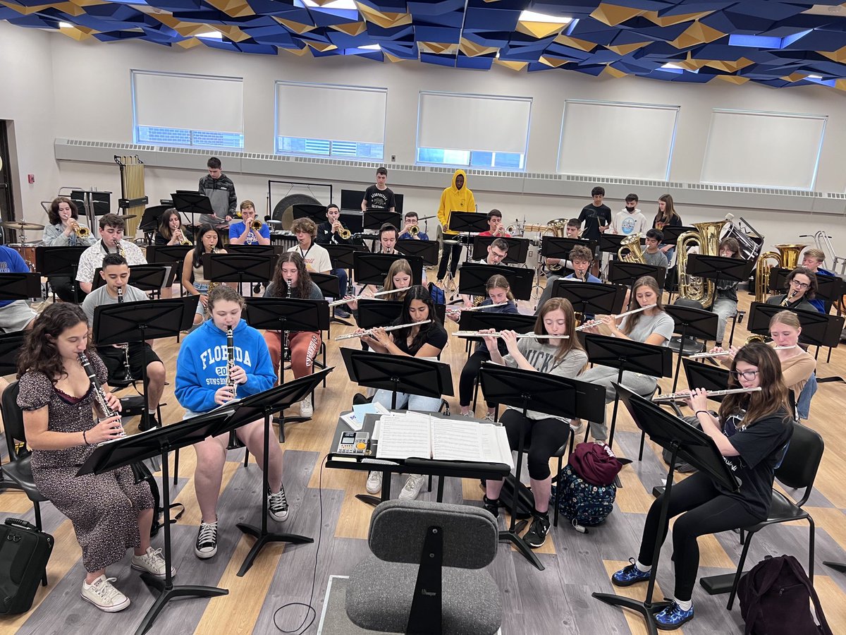 WilliamsMHS's tweet photo. Congratulations MHS Bands for their performances at Westfield State University in MA on Friday! MHS Symphonic Band &amp; Wind Ensemble both took 1st place in their respective divisions. Symphonic Band awarded best overall band for the entire festival! #LGP #MusicInTheParks #MITP https://t.co/3RVFTahOJ6