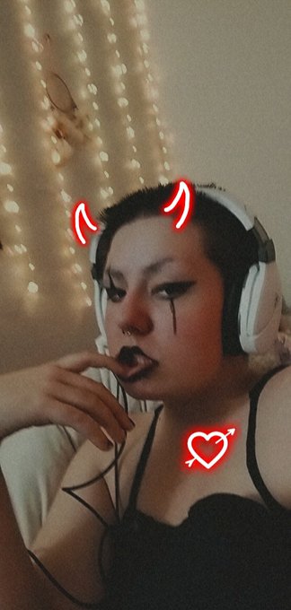 Worship me you pathetic scum https://t.co/fNlqAjDF5I<a href="/tag/finsubs"class="tags"><span>#finsubs</span></a><a href="/tag/gothicgirls"class="tags"><span>#gothicgirls</span></a>