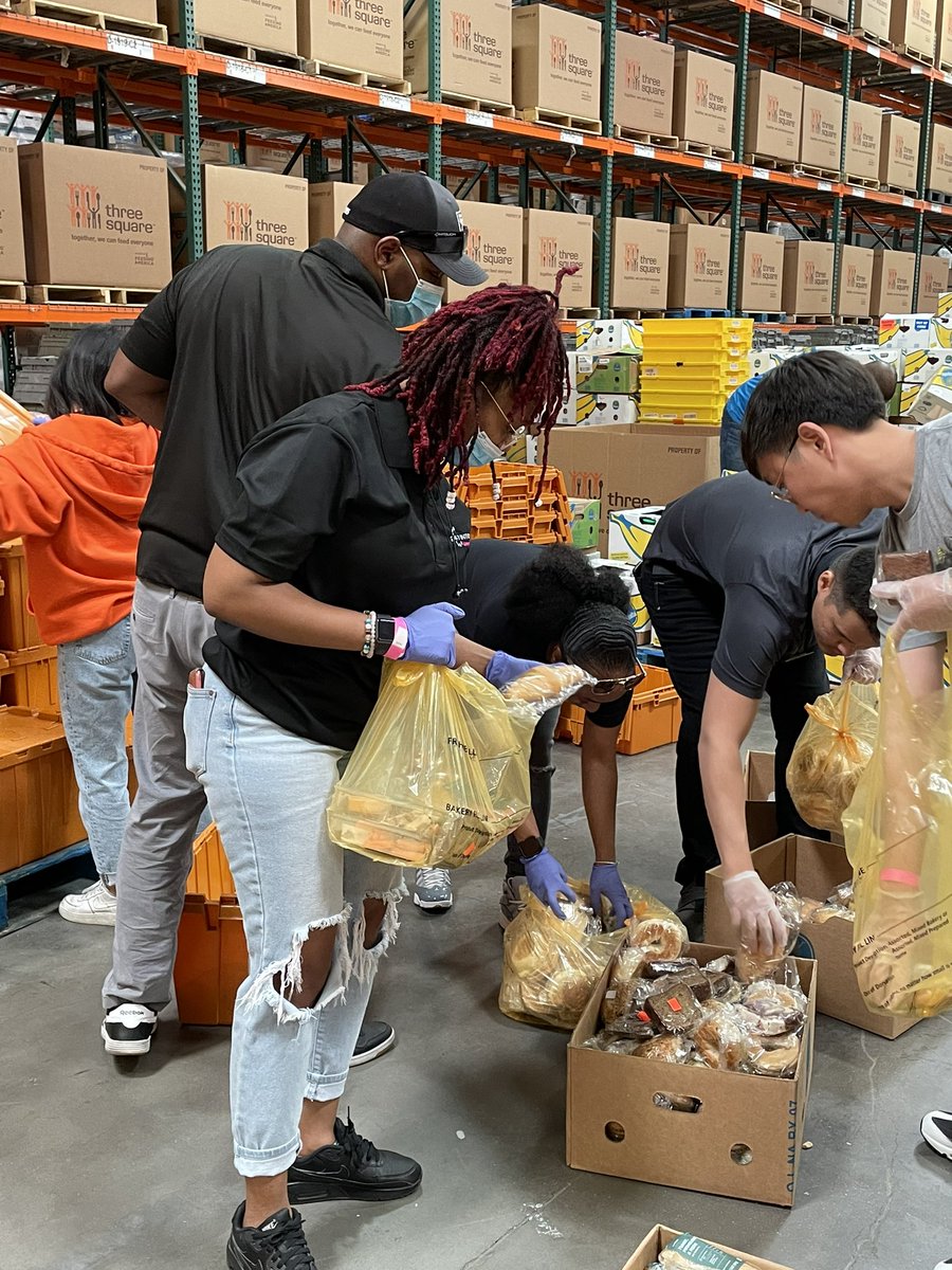 CoachWhois's tweet photo. Thank you @threesquareLV for allowing us to volunteer with your organization. https://t.co/qfTl6dPNp3
