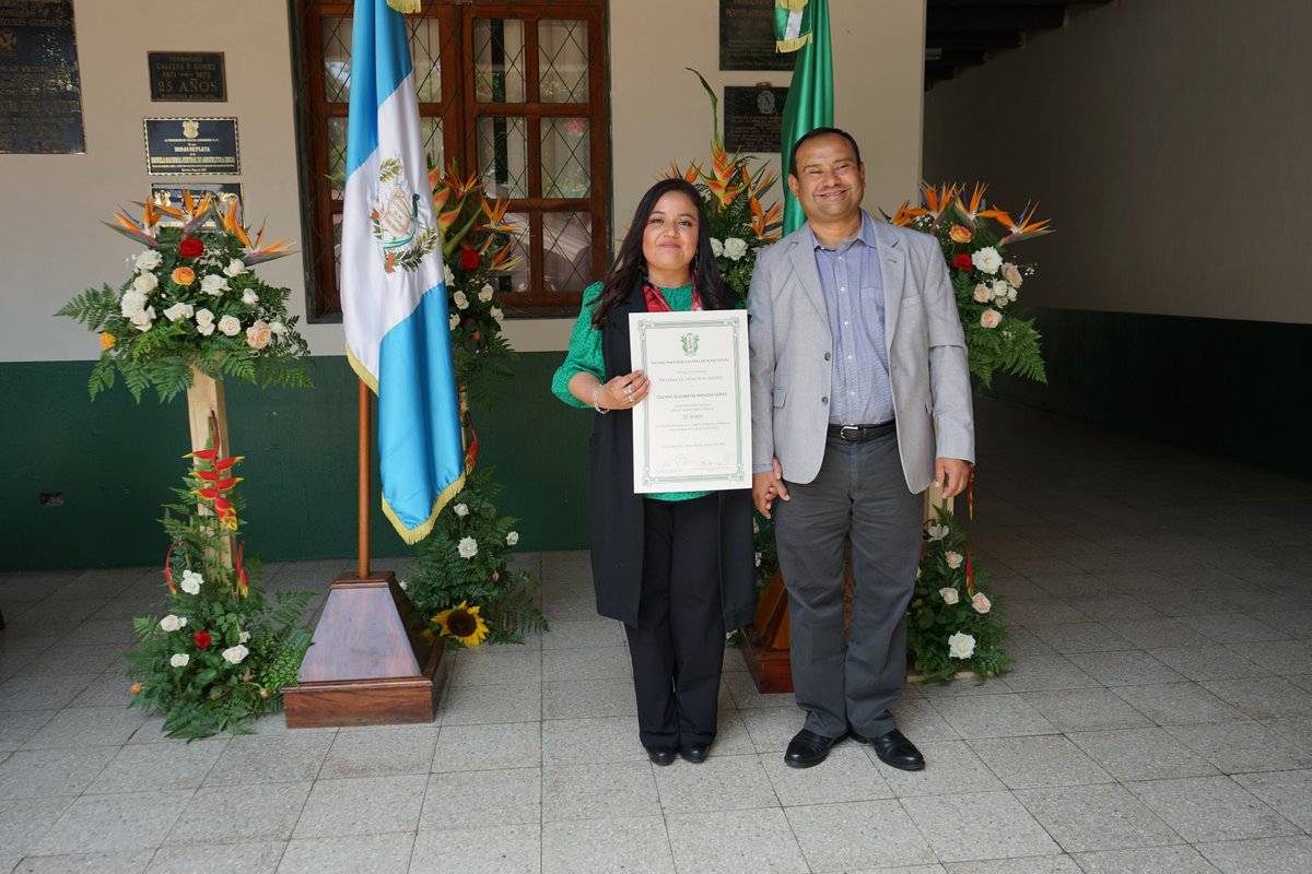 enca_gt's tweet photo. La actividad concluyó con la entrega de reconocimientos especiales a profesores y personalidades distinguidas.
#ENCA #25Años #Promo92-95 https://t.co/554xxWOIZH