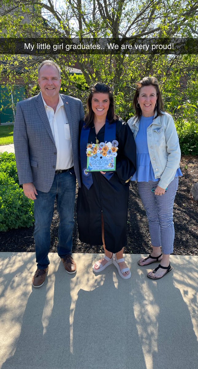 TjLyons7's tweet photo. Congratulations! My favorite daughter graduated!! https://t.co/Q0jDYCNo44