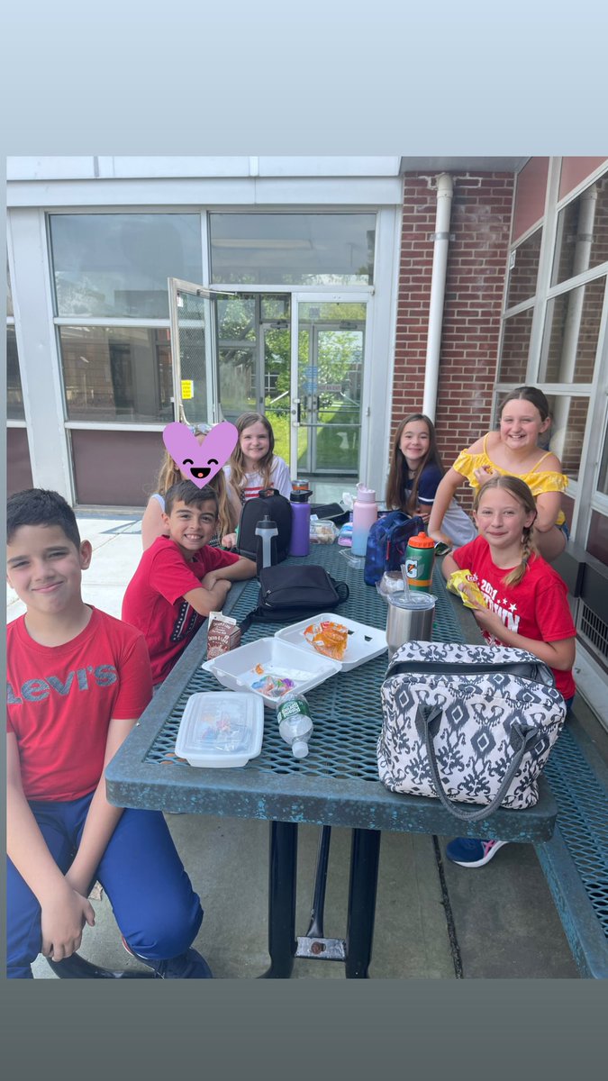 MrsRainBOWE's tweet photo. Beautiful spring days calls for lunch bunches to be outside ☀️ #lunchwiththeteacher #ramtown #mrsbowes4thgradeclass @HowellTwpRamtwn https://t.co/5gLUzVBjAr