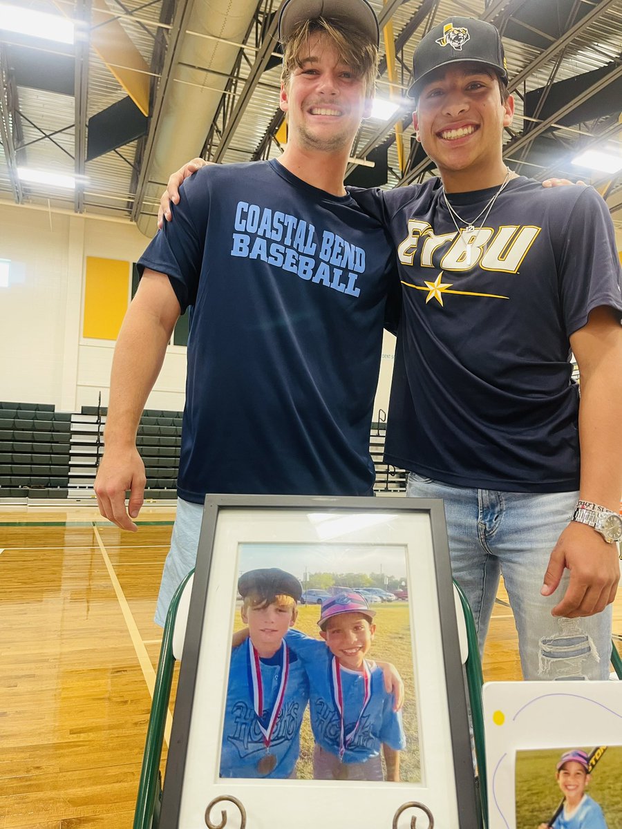 Congratulations <a href="/FloresCarsen/">carsen flores</a> &amp; <a href="/lcmmuirhead/">Luke Muirhead</a> on your signings today! @RfPirate Baseball was just a stepping stone in your journeys! Time flies when you are playing the game you Love! ⚾️