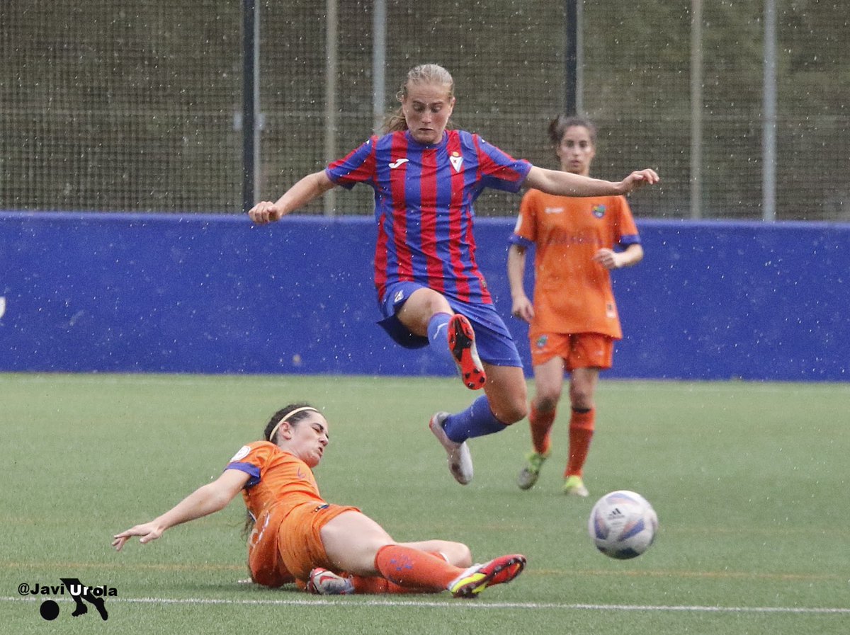 Euskal Kopa / Final laurdenak
<a href="/SDEibar/">SD Eibar</a> - @tolosa_f 
Argazkiak <a href="/javiurola/">javi luzuriaga.</a> 
<a href="/LigaVascaFem/">Liga Vasca Femenina</a> 
ligavascafem.jimdofree.com/?preview_sid=3…
📷 javi urola