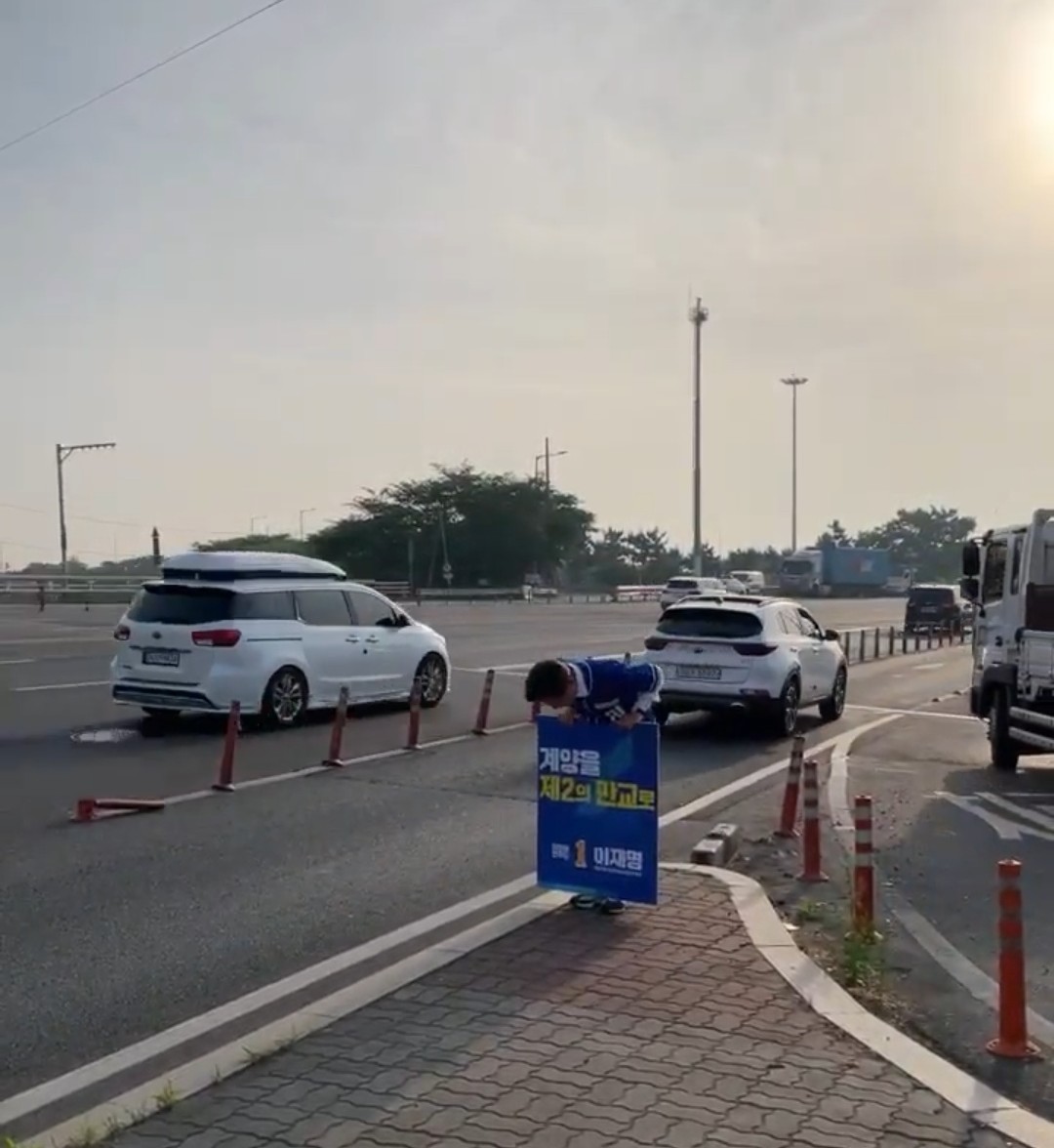 여러분 후보님 이렇게  열심히 하는데..
다들  도와주실거죠.  꼭 투표하기..
#투표하면_이깁니다