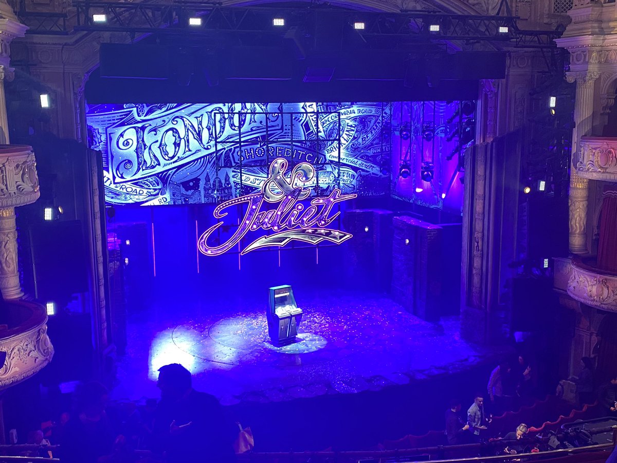 JollyJenCJ's tweet photo. Thank you so much for an amazing night @dazman78 💚💛it does have a happy ending after all 😍🤩😅 #RomeoAndJuliet #julietandjuliet #mondaynighttheatre https://t.co/uTnmEEAg7o
