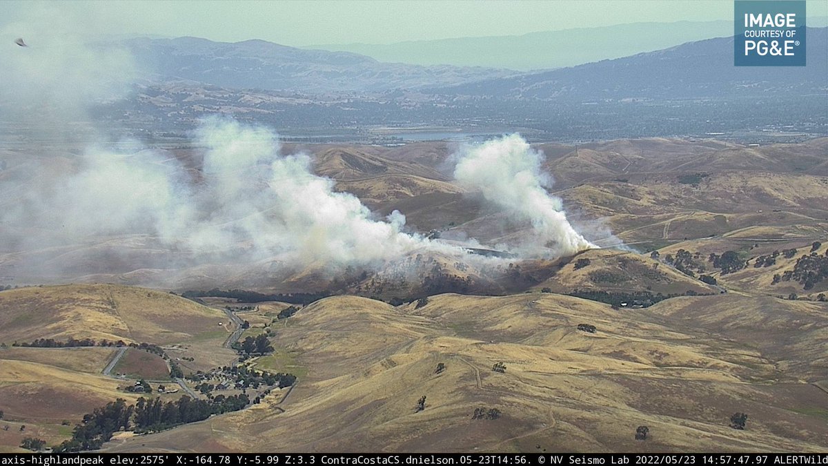 News24680's tweet photo. A New Plume Popping Up:
This one in the area of Highland Road and Camino Tassajara near #SanRamon. 

This one is fresh... and crews are mobilizing. https://t.co/VDNCIbv9Zp