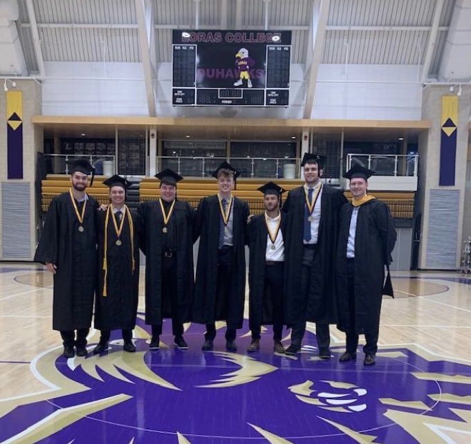 <a href="/DuhawkMBB/">Loras Men’s Basketball</a> 😊