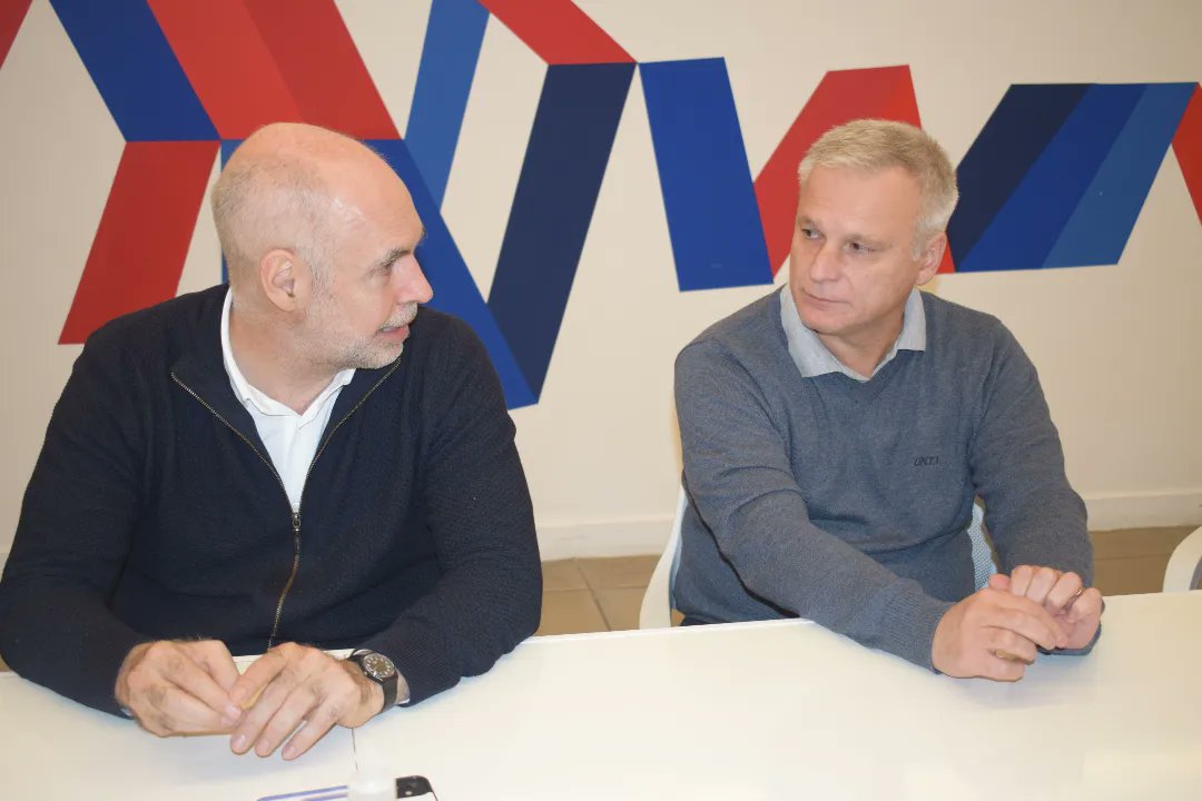 gabrielfrizza's tweet photo. Junto a una docena de intendentes, ex intendentes y concejales de #Comupro me reuní hoy con @horaciorlarreta y parte de su equipo, para intercambiar ideas de gestión y analizar la agenda real de problemas que cada día afrontan los vecinos de todo el país. https://t.co/S1uXy3daIh