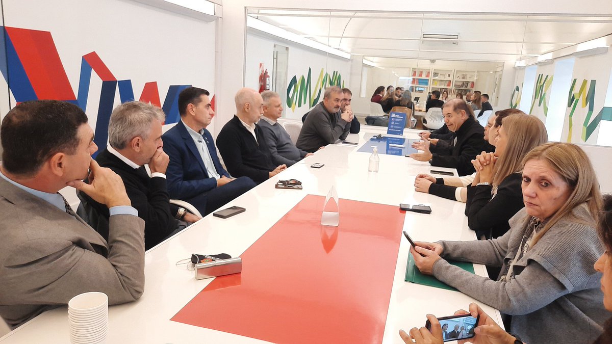 gabrielfrizza's tweet photo. Junto a una docena de intendentes, ex intendentes y concejales de #Comupro me reuní hoy con @horaciorlarreta y parte de su equipo, para intercambiar ideas de gestión y analizar la agenda real de problemas que cada día afrontan los vecinos de todo el país. https://t.co/S1uXy3daIh