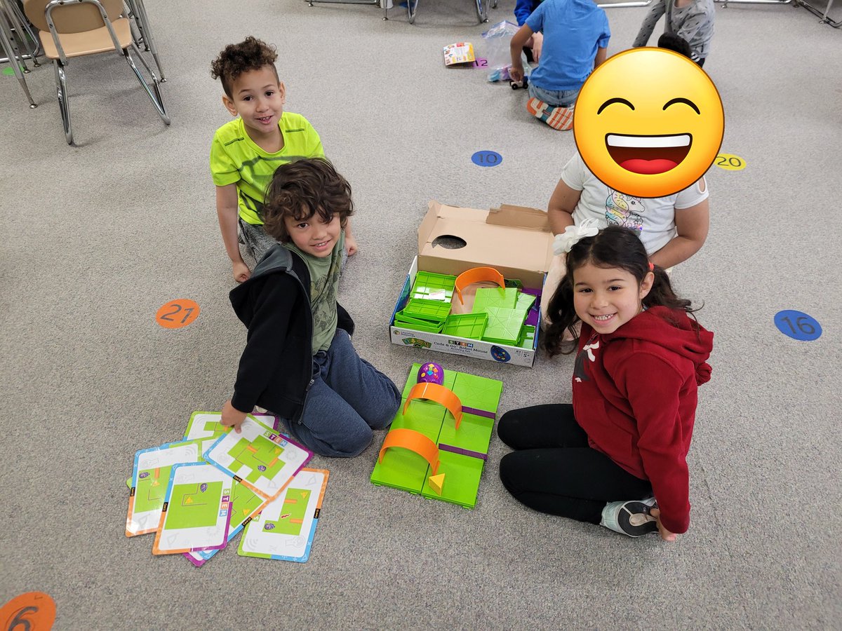 Vseppa2's tweet photo. T is for Tech Day!
These kids loved coding mice through obstacles! 
@GombertGators https://t.co/tnnZoI06Tq