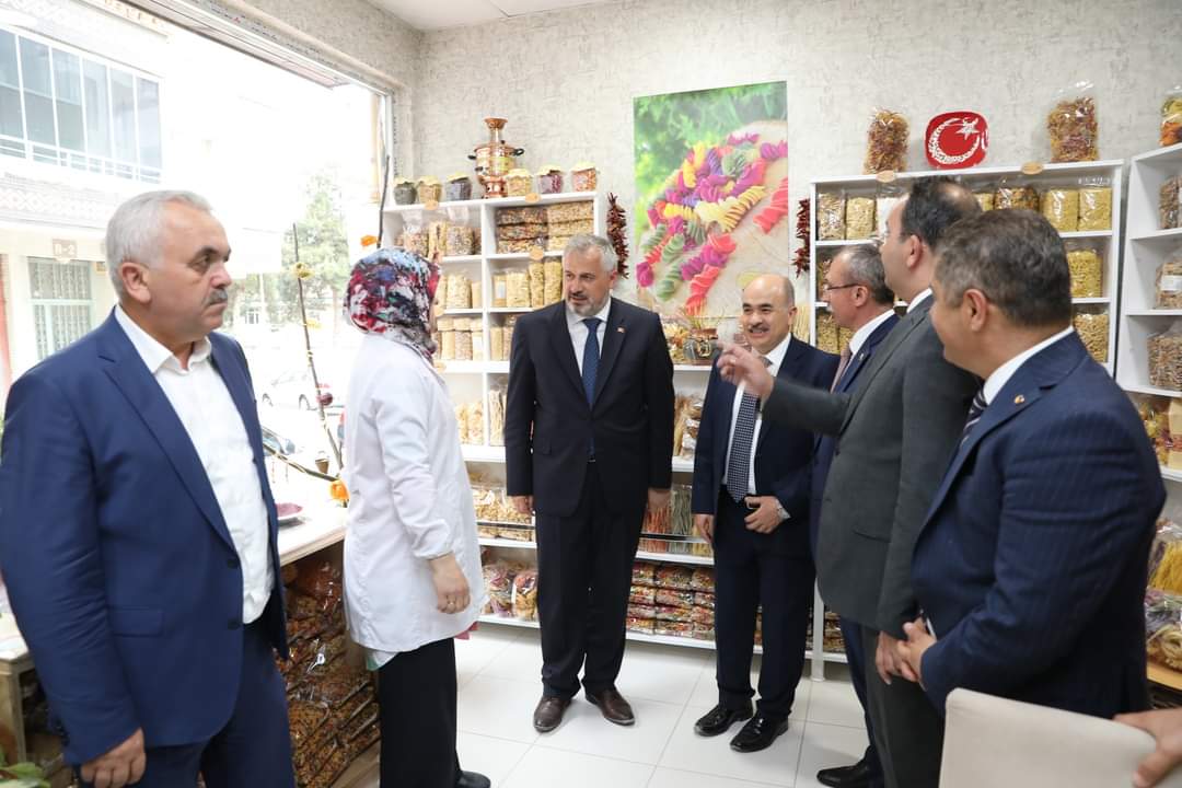 55AkPartiBafra's tweet photo. Valimiz Doç. Dr. Zülkif DAĞLI, Milletvekilimiz Orhan KIRCALI, Kaymakamımız Cevdet ERTÜRKMEN, Belediye Başkanımız Hamit KILIÇ ve İlçe Başkan Yardımcımız Nami BAŞ ilçemizde bir dizi ziyarette bulundu. https://t.co/HT8krP1W2z